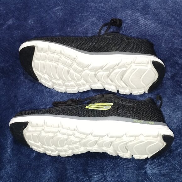Men\'s Black Flex Lite Memory Foam Athletic Shoes Size 8. NWOB. Retail $85.00.